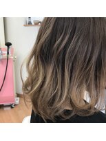 アルマ(alma) ミディアムボブ バレイヤージュカラー