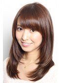 斜めバング小顔大人かわいいレイヤーストレート