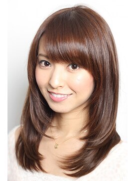 アルト(Alto) 斜めバング小顔大人かわいいレイヤーストレート