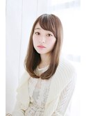 大人っぽい透けバングの内巻きワンカール