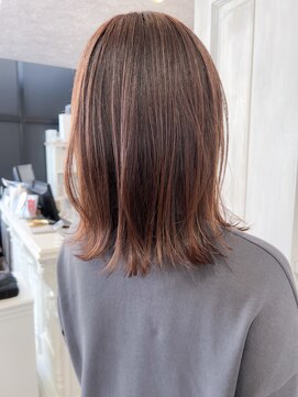 キャアリー(Caary) 福山市　人気キャアリーぱつんと切りっぱなし外ハネヘア