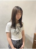 ダークグレージュ。