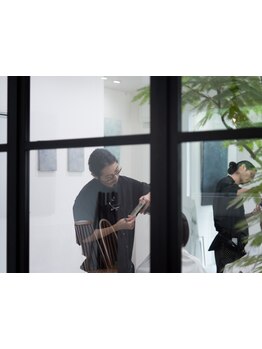 ≪髪を通してお客様の生活の一部でありたい≫信頼関係を築く技術説明を含んだカウンセリングと高い提案力。