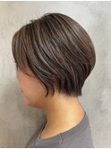 大人美人ショートボブ白髪ぼかしハイライトベージュカラー