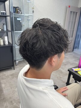 コードバイケンジ 戸塚(CODE by KENJE) 自然な動きと爽やかさを演出するシャドウパーマ