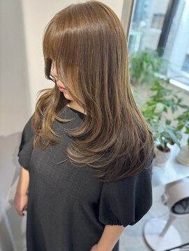 レヴリー(reverie) 海外レイヤーミルクティーカラー艶髪ハッシュカット小顔30代