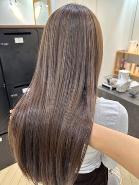 ユニ バイ マグ 長野店(Uni.by Mag) 透明感ミルクティー◎ブリーチなしベージュ×艶ロング