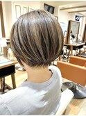 ハイライト入りショートボブ