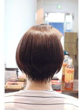 アトリエアルシュ(atelier ARCHE) 天然100％ヘナと丸みショート