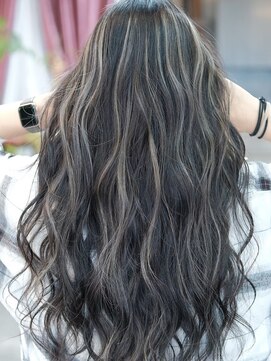 マリアナ(Mariana) ハイライトショートヘアレイヤーカットダブルカラー