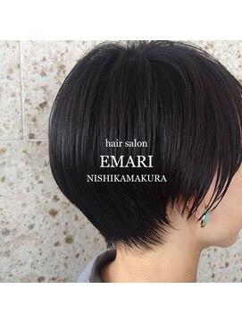 エマリ ニシカマクラ(EMARI) 30代40代50代　黒髪×丸みのあるツヤショートスタイル