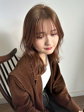 オッジ 西新店(Oggi) 顔周りレイヤー ミルクティーベージュ ミディアムレイヤーカット