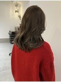 オリーブグレージュ