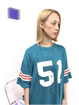 イラカ(elaka) ハイトーンベージュ×切りっぱなしボブ