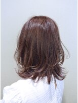 ヴァロ(Valo)&nbsp;レイヤーカット/ミディアムウルフ/伸ばしかけ/ツヤ/透明感
