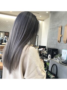 リリ(Riri) シャドールーツバレイヤージュ