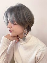 ティオル(Tioll) 横顔美人大人ショートヘア