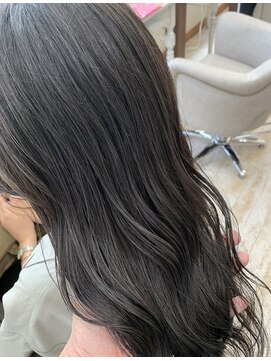 アオ ペルシュ(AO Perche) 艶めくダークグレージュ/ブルージュ