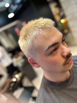 フランクスバーバー アンド ビアークラブ(FRANK'S BARBER and BEER CLUB) プラチナベージュボウズフェード