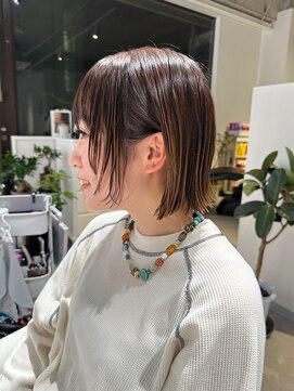 アム(amu) 酸性ストレート/ボブウルフ/顔まわりレイヤー/ボブレイヤー