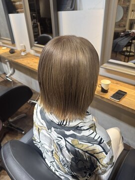 エストヘアーバイ フレンズ 新宿店(est hair by friends) ブリーチ/ミルクティーベージュ