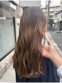 レイヤーロング白髪ハイライトこなれベージュ40代