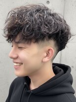 トゥルートラスト オムオム 甲府和戸(True Trust HOMME HOMME)&nbsp;メンズ バロックパーマ 段落ちスパイラル ツーブロック