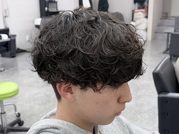 グロップ 町田(GLOP)の写真/社会人でもできるやりすぎないメンズパーマ！ビジネススタイルに馴染む身だしなみも整えます◎