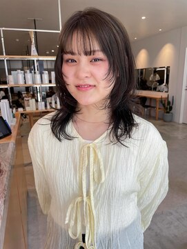 カイラ(KAILA) ウルフカットハッシュカットロングレイヤーオリーブ　◇奥村