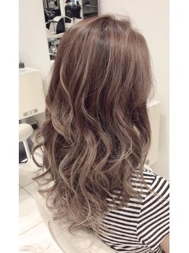 ケンジ 平塚 アネッタ(KENJE annetta) 《お洒落外国人風》ブロンドヘア★グラデ×ハイライト