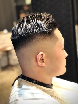 バーバーショップ レガロ(REGALO) ポンパドールサイドパートスタイル