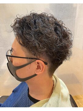 エクシアフロット(exia’D flot) 刈り上げツーブロック×スパイラルパーマ 30代/40代/メンズ