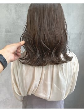 キチ(kichi.) [kichi.] ミディアム×柔らかグレージュ