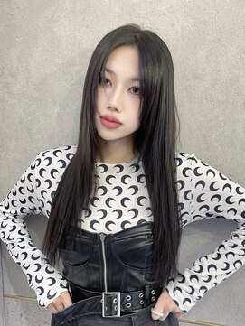 ルームバイシー 新宿(Loom. by Sea) 黒髪っぽグレージュ × レイヤースタイル