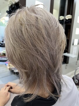 ヘアートップス ベイタウン店 シルバーホワイトカラー