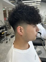 ラヴィズム(LUVISM)&nbsp;波巻きパーマツイストスパイラルパーマメンズマッシュパーマ万代