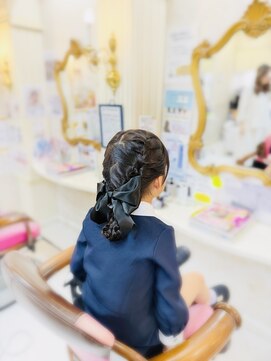 美容室 ティンカーベル 編み込みヘア