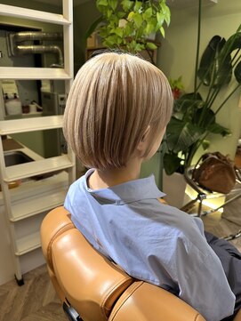 ブロンドカラー/ショートボブ/ダブルカラー/ハイトーンカラー