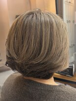 カシー(Casii)&nbsp;40代、50代は明るい白髪染めショート