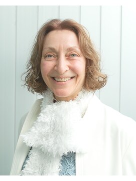 エン(YENN) 弾むようなウェーブがオシャレなボブ