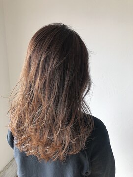 エトランジェ(Etrange) ナチュラルに髪を柔らかく魅せるハイグラデーション20代30代人気