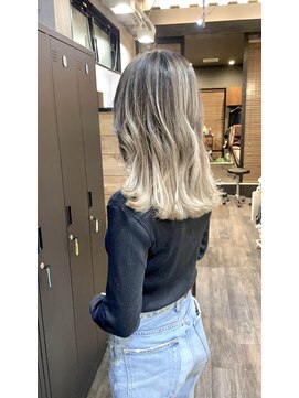 ハグ 横浜(HUG) バレイヤージュ　柔らかいミルクブロンド♪