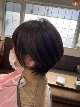 ヘア デザイン 虹いろのはさみ 耳掛けショート