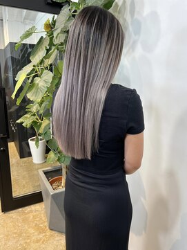 メリー オオサカ(Merly Osaka) 超ロングのストレートが似合うバレイヤージュ_white ash_