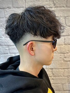 グレイスフル バーバープラチナム 六本木店(Graceful Barber platinum) スキンフェード＋パーマ