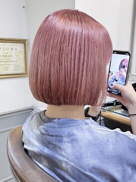 ヒビヲ(HIBIO) タッセルボブダブルカラー切りっぱなしボブ外ハネボブ顔周り30代