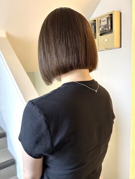 シーン(SCEN) ミニボブ/くすみベージュ/ブリーチなし/縮毛矯正/髪質改善/仙台