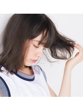 今、流行のグレージュで透き通るような髪色に♪