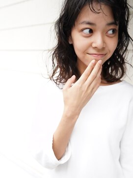 ヌース(NOUS) 【nous】ロブ×透け感/ルーズなウエーブで効かせた無造作ミディ