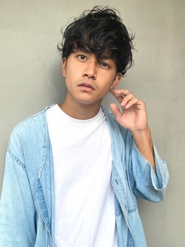 リンネテラス(Lin'ne terrace) スクリューチェック パーマで魅せるオトコの余裕